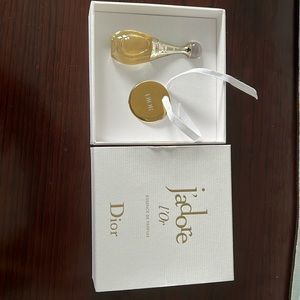 J’adore l’or essence de parfum 0.11oz 3.5 ml.